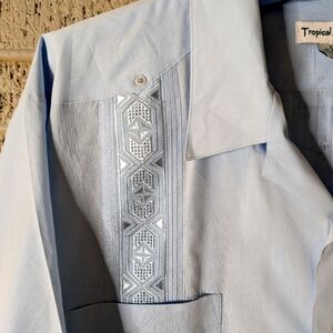 Classic 4-pocket Guayabera, light blue